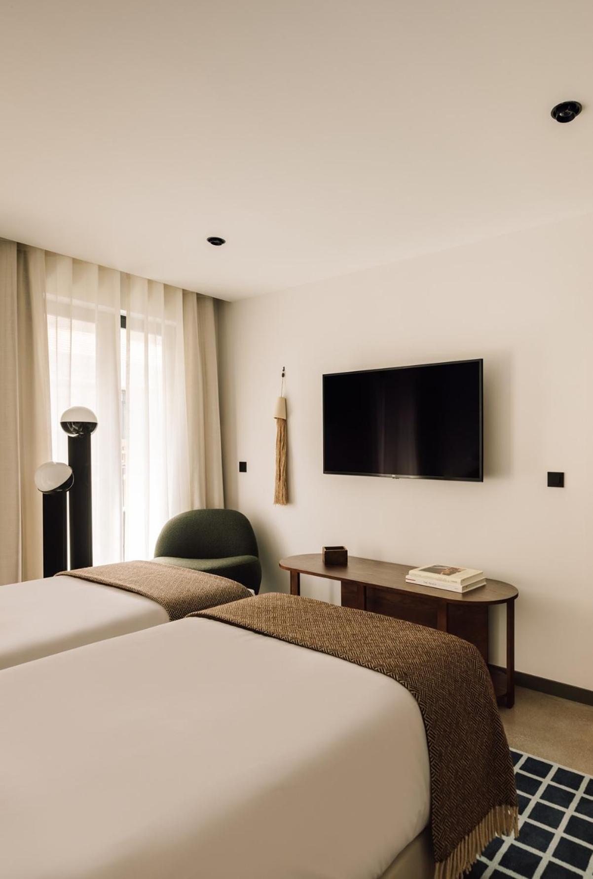 וילה נובה דה גאיה The Rebello Hotel & Spa - Small Luxury Hotels Of The World מראה חיצוני תמונה A television mounted on a wall